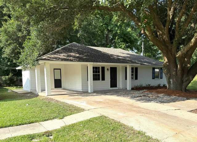 Property at 223 Gatebriar St, Baton Rouge, LA 70807, 3 beds, 2 baths