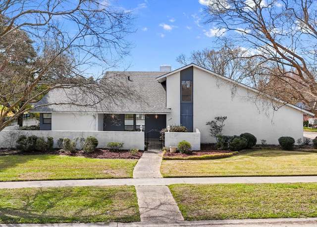 Property at 12426 N Lake Sherwood Ave, Baton Rouge, LA 70816, 4 beds, 3 baths