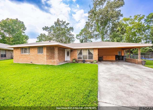 Property at 8221 Queenswood Ct, Baton Rouge, LA 70806, 3 beds, 2 baths