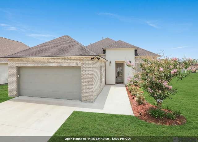 Property at 13718 Willowmore Dr, Denham Springs, LA 70726, 4 beds, 3 baths