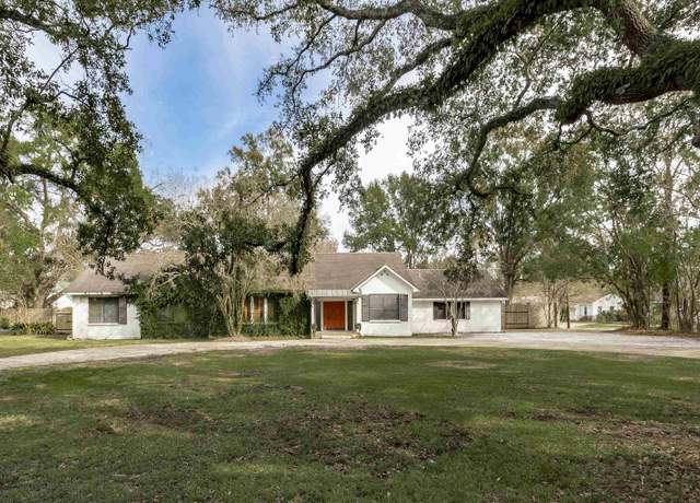 Property at 2501 Nicholson Dr, Baton Rouge, LA 70802, 7 beds, 3 baths