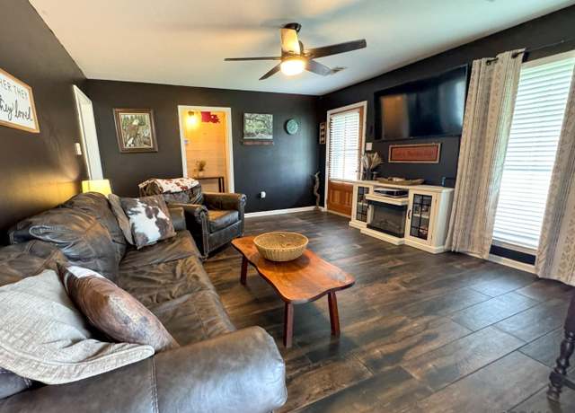 Property at 9164 Louis Ave, Denham Springs, LA 70706, 3 beds, 2 baths