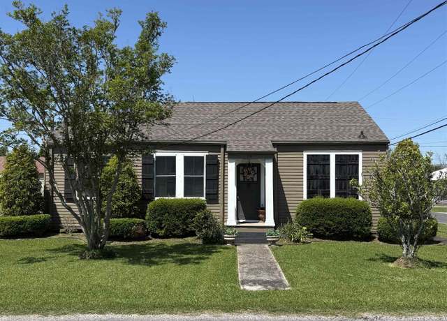Property at 114 Elm St, Thibodaux, LA 70301, 3 beds, 2 baths