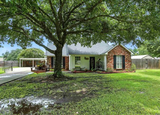 Property at 10509 Brown Rd, Denham Springs, LA 70726, 4 beds, 2 baths