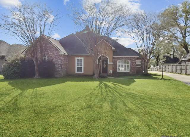 Property at 1644 River Run Dr, Denham Springs, LA 70726, 4 beds, 2.5 baths