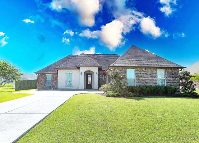 Property at 329 Kleinpeter Dr, Thibodaux, LA 70301, 4 beds, 2 baths