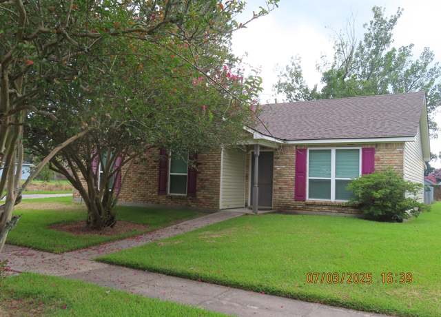 Property at 9228 Pascagoula Dr, Baton Rouge, LA 70810, 3 beds, 2 baths