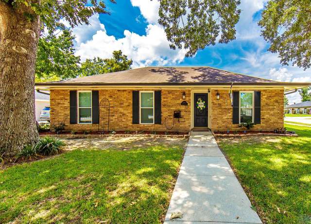 Property at 2807 Broadmoor Ave, Houma, LA 70364, 5 beds, 3 baths