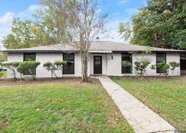 Property at 1121 Sharynwood Dr, Baton Rouge, LA 70808, 4 beds, 2 baths