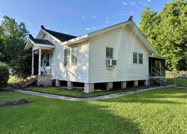 Property at 222 Fourth St, Morgan City, LA 70380, 3 beds, 1 bath