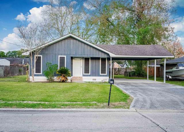 Property at 128 Alameda St, New Iberia, LA 70563, 3 beds, 2 baths