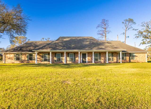 Property at 9473 East Main St, Houma, LA 70363, 3 beds, 2.5 baths