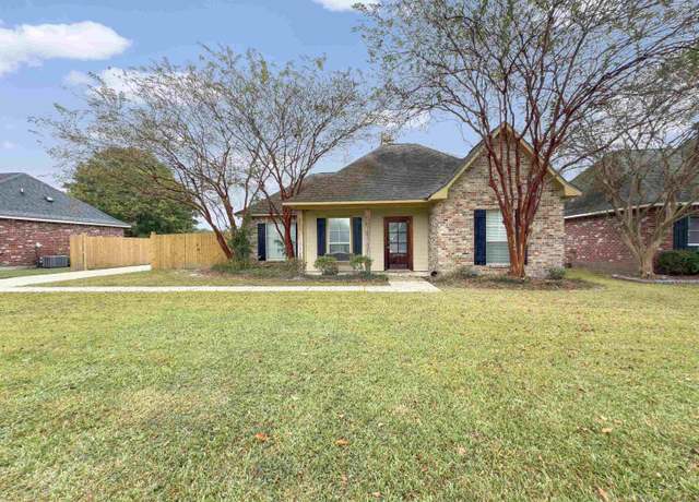 Property at 25938 Jefferson Ave, Denham Springs, LA 70726, 3 beds, 2 baths