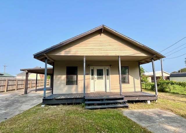 Property at 108 Jackson St, Houma, LA 70363, 3 beds, 2 baths