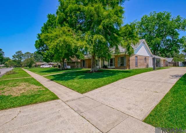 Property at 12525 Excalibur Ave, Baton Rouge, LA 70816, 4 beds, 2.5 baths