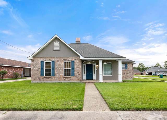 Property at 3243 Camelia St, Zachary, LA 70791, 3 beds, 2.5 baths