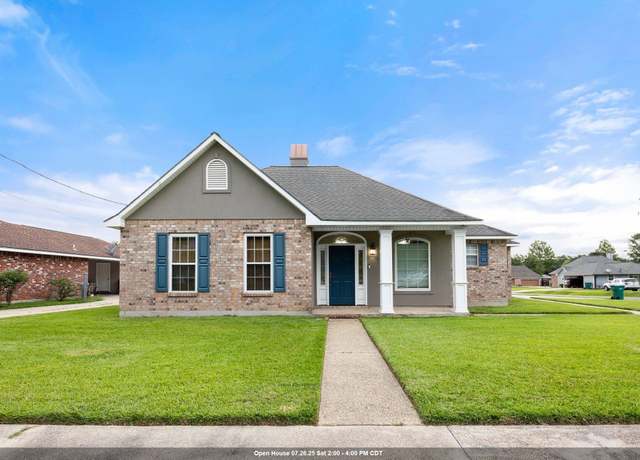 Property at 3243 Camelia St, Zachary, LA 70791, 3 beds, 2.5 baths