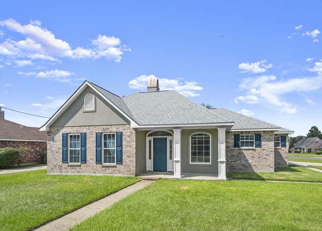 Property at 3243 Camelia St, Zachary, LA 70791, 3 beds, 2.5 baths
