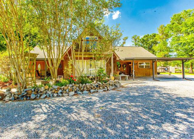 Property at 509 Terre Haute Pl, Houma, LA 70364, 3 beds, 2 baths
