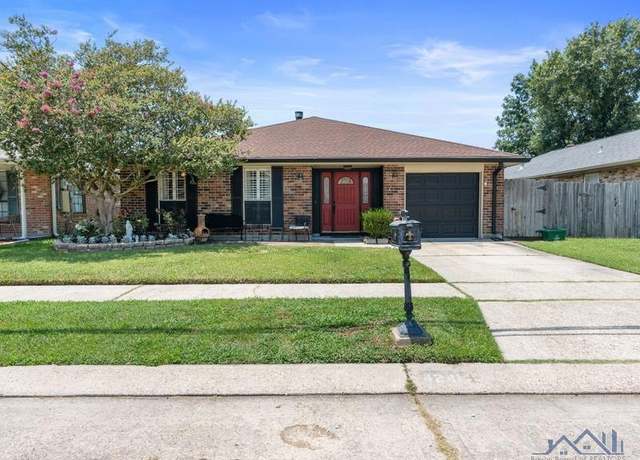 Property at 4241 Illinois Ave, Kenner, LA 70065, 3 beds, 2 baths