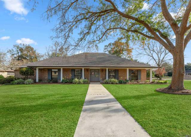 Property at 6012 Hibiscus Dr, Baton Rouge, LA 70808, 4 beds, 3.5 baths