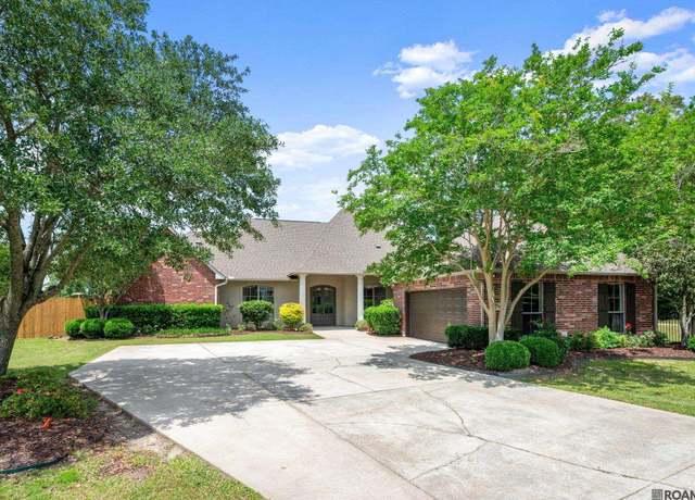 Property at 27045 Regency Park Dr, Denham Springs, LA 70726, 3 beds, 2.5 baths