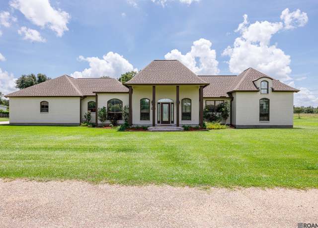 Property at 39518 Lakota Ln, Denham Springs, LA 70706, 3 beds, 2.5 baths