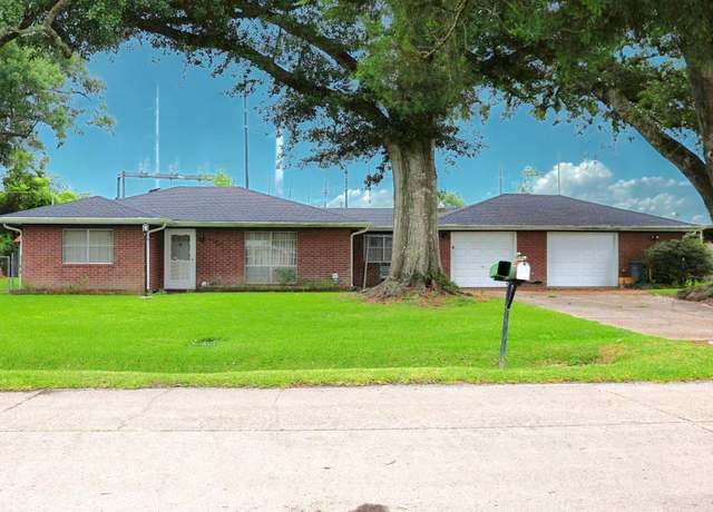 Property at 268 Grande St, Houma, LA 70363, 3 beds, 2 baths