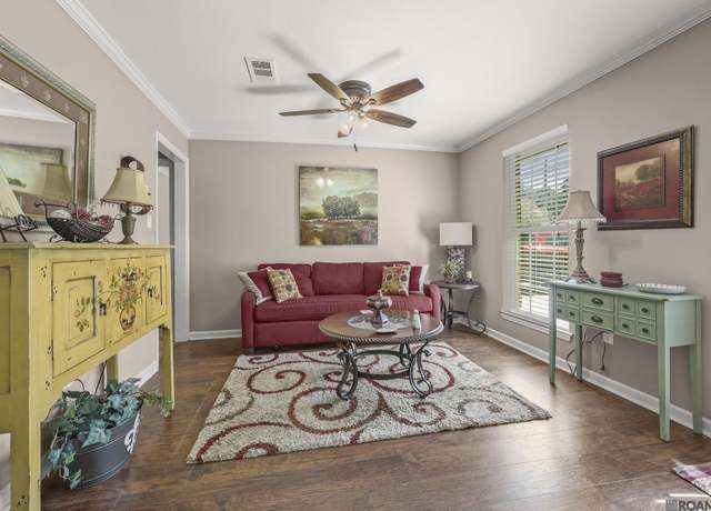 Property at 2149 Connie Dr, Denham Springs, LA 70726, 4 beds, 3 baths