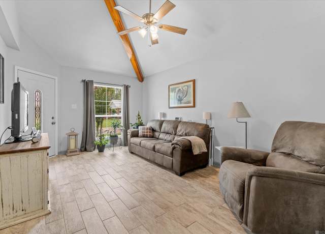 Property at 44108 Lake Village Rd, Prairieville, LA 70769, 3 beds, 1 bath