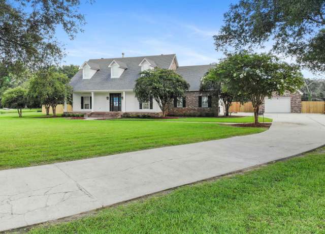 Property at 8180 Beechwood Dr, Denham Springs, LA 70706, 4 beds, 2 baths
