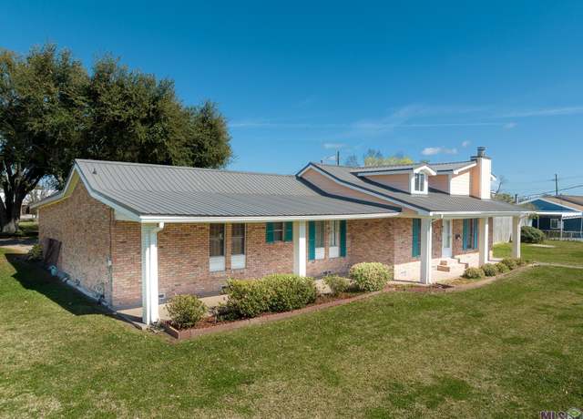 Property at 126 Callais Ln, Golden Meadow, LA 70357, 3 beds, 2.5 baths