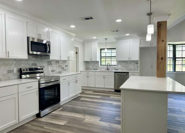 Property at 13442 Anne Cleves Ave, Baton Rouge, LA 70816, 4 beds, 2 baths
