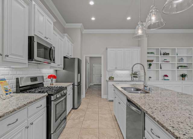 Property at 18167 Old Trail Dr, Prairieville, LA 70769, 4 beds, 3 baths