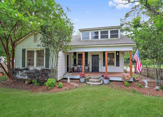 Property at 10256 Lovett Rd, Central, LA 70818, 5 beds, 3 baths