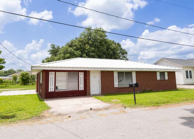 Property at 101 E 18th St, Larose, LA 70345, 3 beds, 1.5 baths