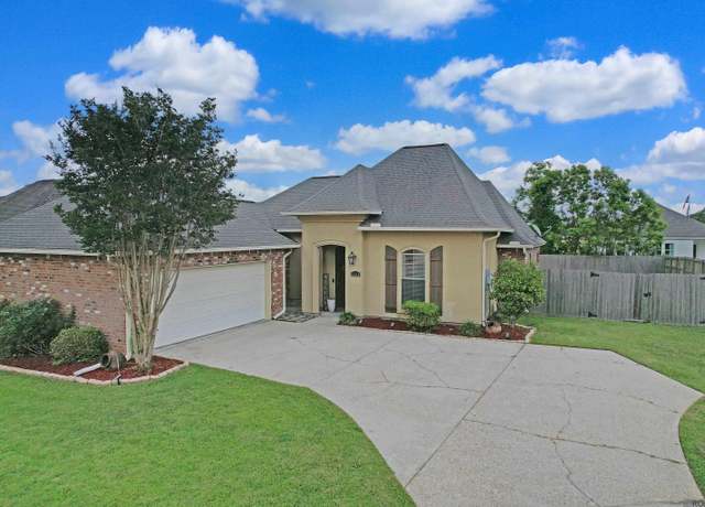 Property at 6900 Lakeland Dr, Zachary, LA 70791, 3 beds, 2 baths