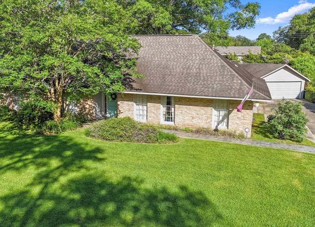 Property at 1327 Meadow Lea Dr, Baton Rouge, LA 70808, 4 beds, 3 baths