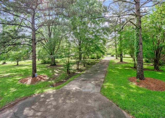 Property at 1253 Cordoba Dr, Zachary, LA 70791, 4 beds, 2 baths