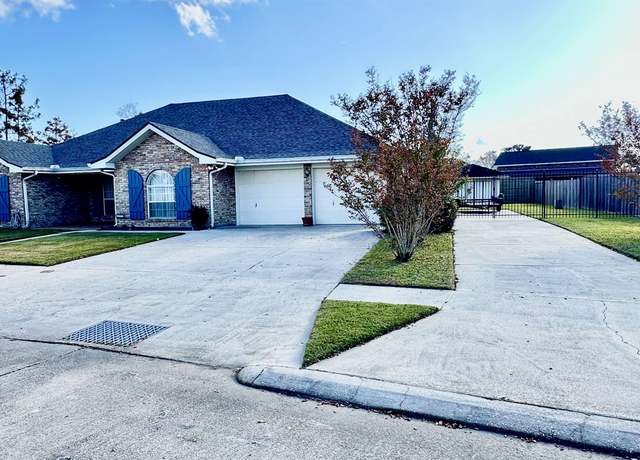Property at 211 Myrick Dr, Houma, LA 70360, 3 beds, 2 baths
