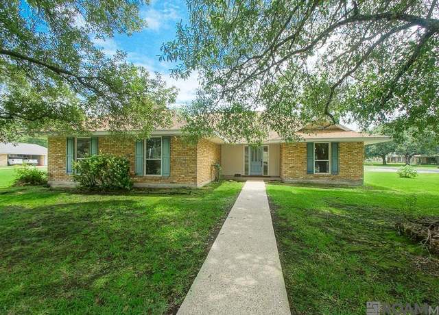 Property at 10112 Shoe Creek Dr, Baton Rouge, LA 70818, 4 beds, 2 baths