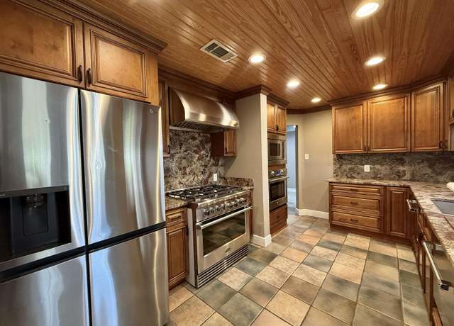 Property at 16706 Planchet Rd, Greenwell Springs, LA 70739, 5 beds, 4 baths