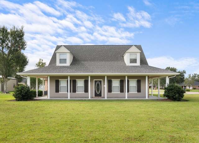 Property at 100 Norwich Ln, Houma, LA 70360, 3 beds, 2.5 baths