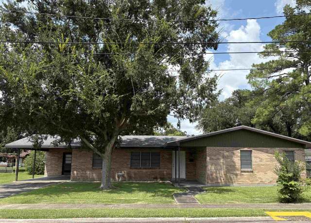 Property at 204 Tiger Dr, Thibodaux, LA 70301, 3 beds, 2 baths
