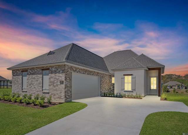 Property at 21489 Bluefin Dr, Springfield, LA 70462, 4 beds, 2.5 baths