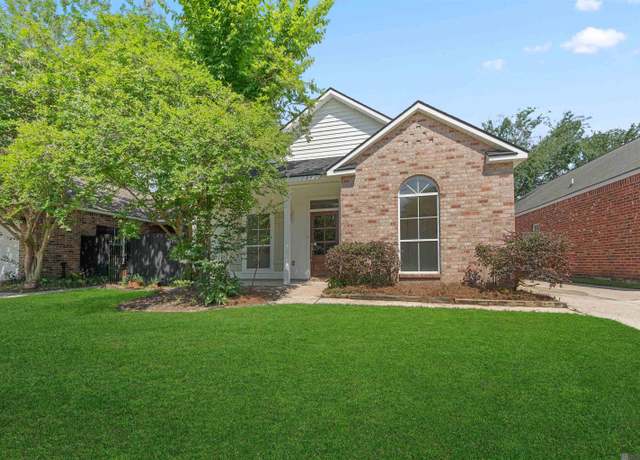Property at 13423 Natchez Ct, Baton Rouge, LA 70810, 3 beds, 2 baths