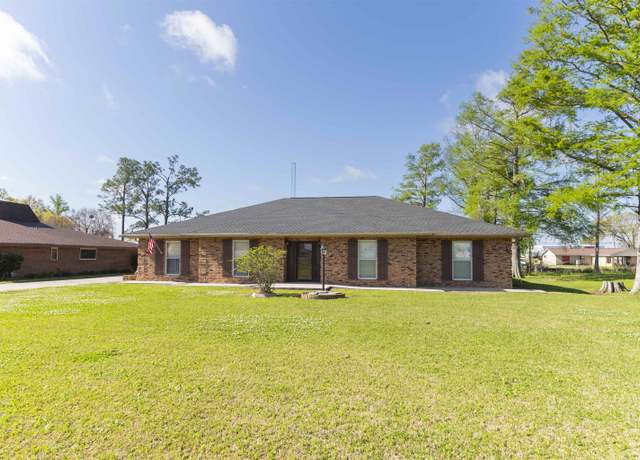 Property at 9704 E Park Ave, Houma, LA 70363, 3 beds, 2.5 baths
