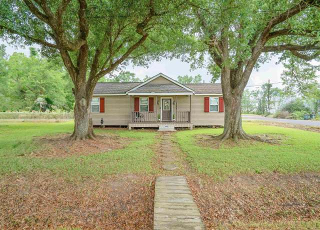 Property at 225 Darolina St, Thibodaux, LA 70301, 2 beds, 1.5 baths