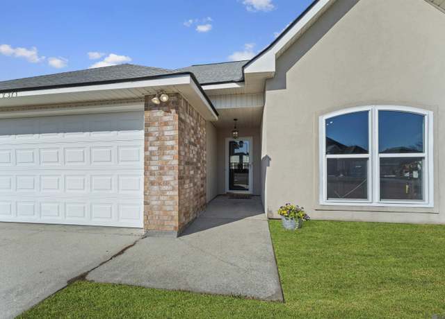 Property at 12371 Mimosa Dr, Denham Springs, LA 70726, 4 beds, 2 baths