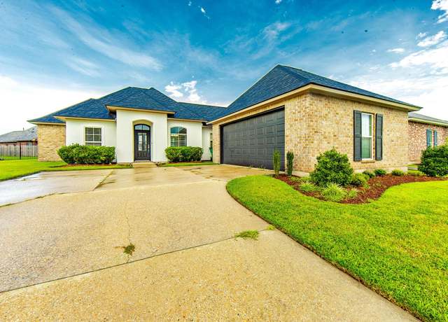 Property at 121 Lake Accardo Ave, Thibodaux, LA 70301, 3 beds, 2.5 baths